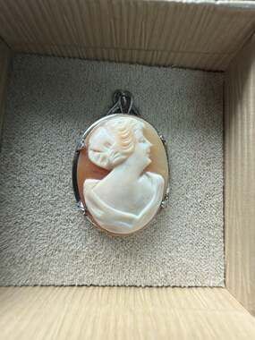 Vintage Shell Cameo Pendant Brooch in Sterling Silver